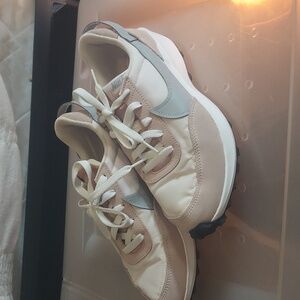 Women's Nike sneakers